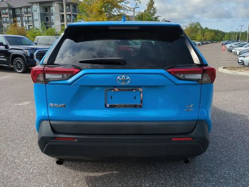 Used 2021 Toyota RAV4 LE AWD/4WD image 5