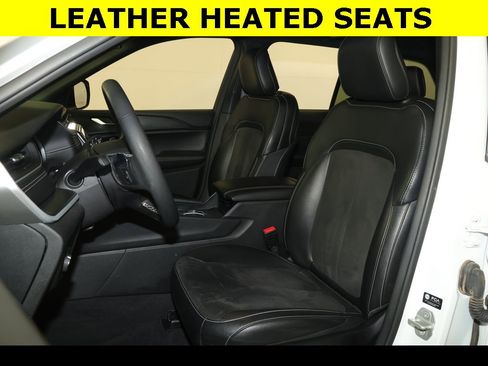 Used 2023 Jeep Grand Cherokee Altitude image 3