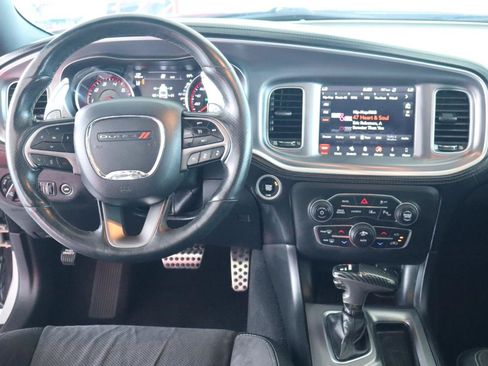 Used 2019 Dodge Charger Scat Pack w/ Dynamics Package RWD image 17