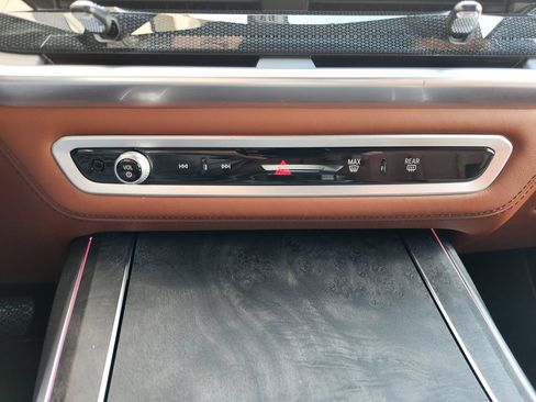 Used 2023 BMW X7 xDrive40i w/ Executive Package AWD/4WD image 18
