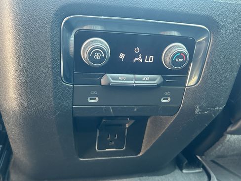 Used 2022 Chevrolet Suburban Z71 AWD/4WD image 17