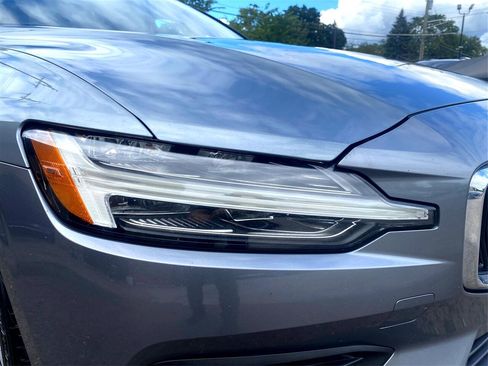 Used 2019 Volvo S60 T6 Momentum w/ Multimedia Package image 22