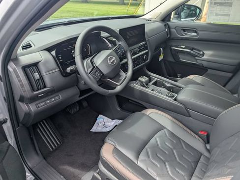 New 2026 Nissan Pathfinder Platinum AWD/4WD image 13