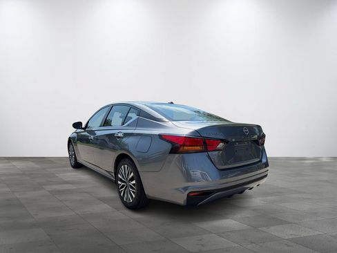 Used 2024 Nissan Altima 2.5 SV FWD image 4