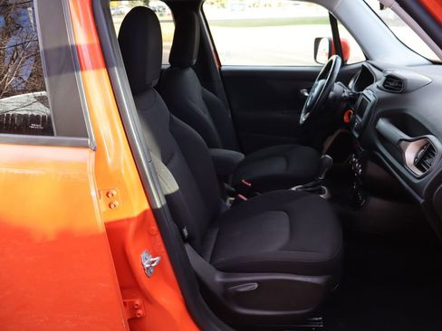 Used 2016 Jeep Renegade Latitude w/ Cold Weather Group image 22