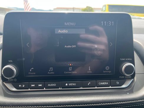 Used 2024 Nissan Rogue S AWD/4WD image 20