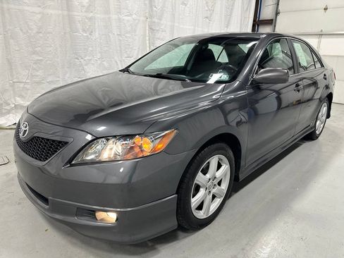 Used 2009 Toyota Camry SE FWD image 3