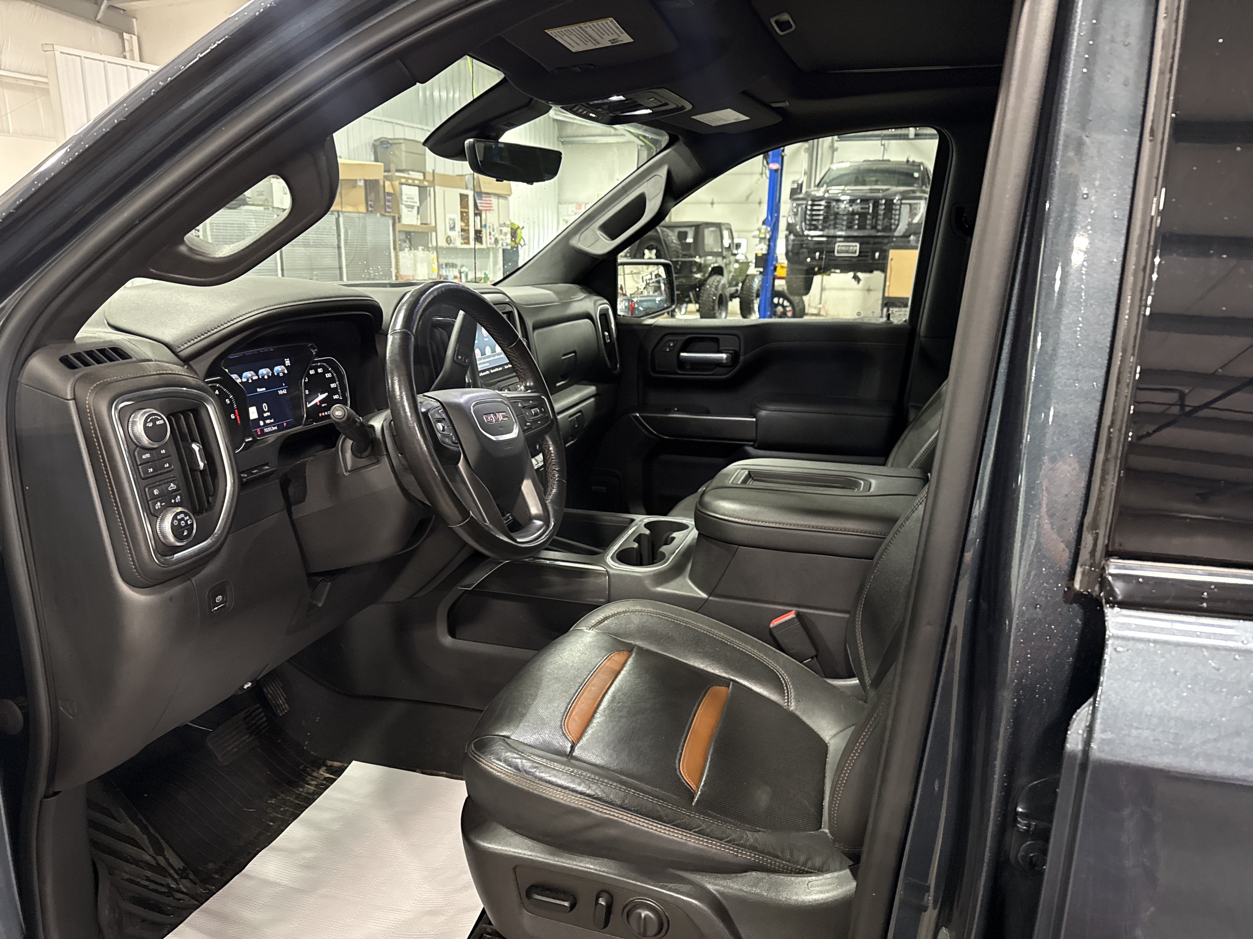 Used 2021 GMC Sierra 1500 AT4 w/ AT4 Premium Package AWD/4WD image 7