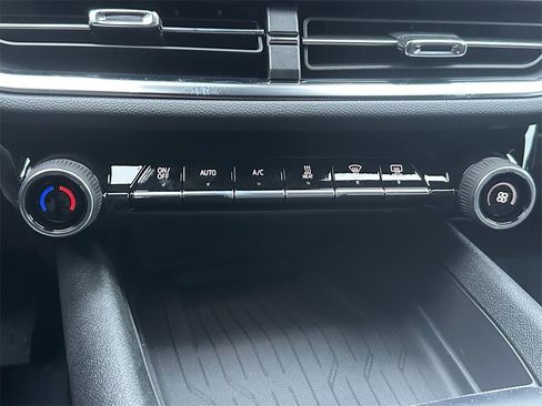 New 2026 Chevrolet Equinox EV LT image 28