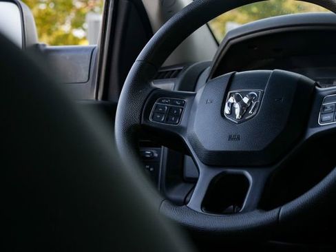 Used 2018 RAM 2500 Tradesman w/ Chrome Appearance Group image 43