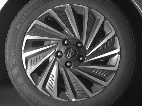 Used 2025 Hyundai Sonata SEL FWD image 13