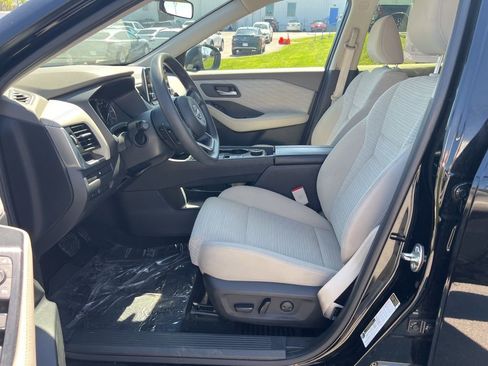 Used 2023 Nissan Rogue SV image 6