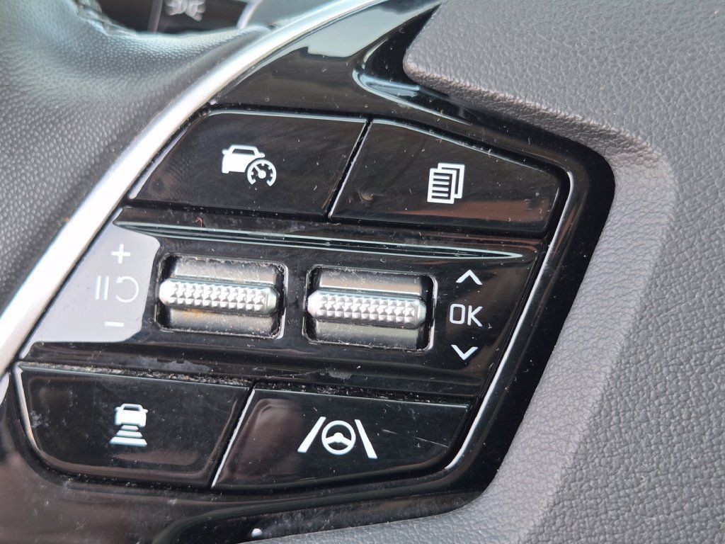 Used 2023 Kia Niro EX FWD image 16