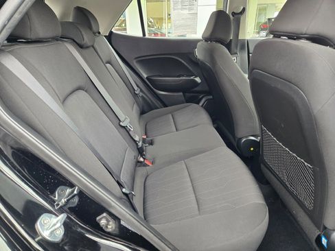 Used 2021 Hyundai Venue SE image 9