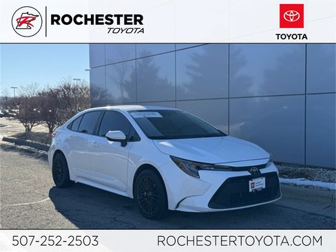 Certified 2022 Toyota Corolla LE image 1