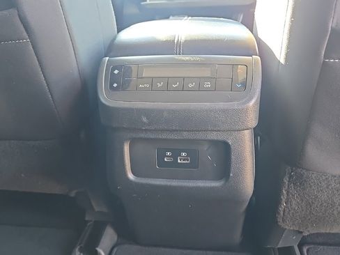 Used 2022 Nissan Pathfinder SV w/ SV Black Package image 27