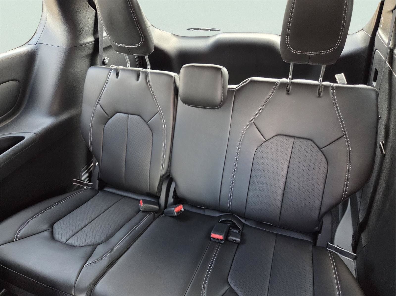 New 2027 Chrysler Pacifica LX FWD image 15