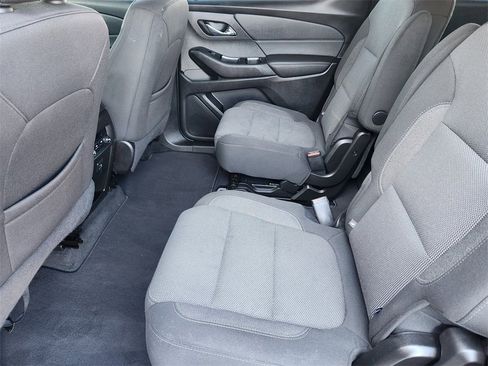 Used 2023 Chevrolet Traverse LT image 28