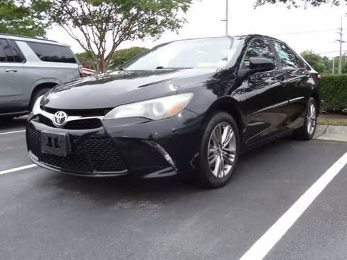 Used 2017 Toyota Camry SE w/ Protection Package (Q2) FWD image 1