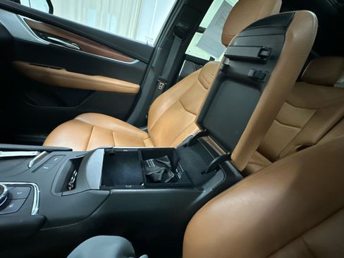 Used 2023 Cadillac XT5 Premium Luxury w/ Technology Package AWD/4WD image 37