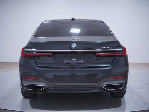 Used 2022 BMW 740i w/ M Sport Package image 5