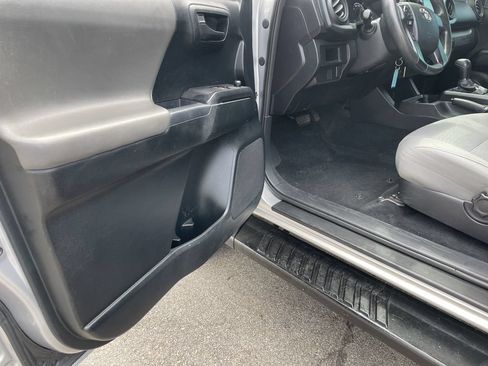 Used 2017 Toyota Tacoma SR w/ SR Convenience Package AWD/4WD image 14