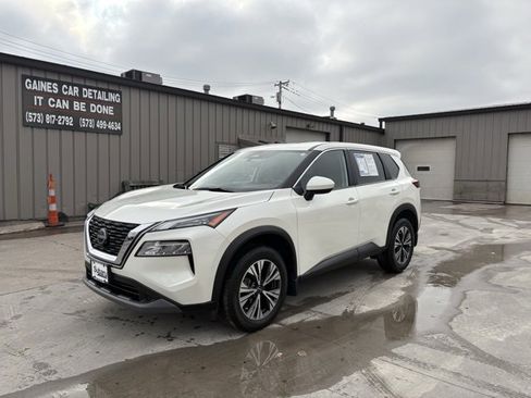Used 2023 Nissan Rogue SV image 3