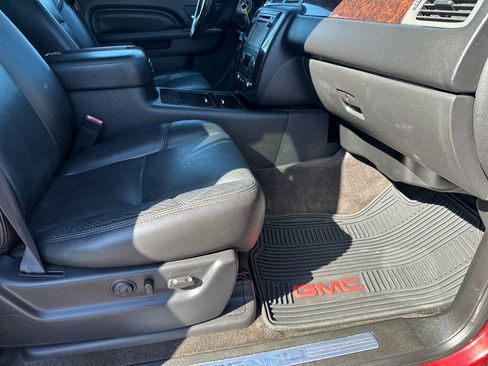 Used 2014 GMC Yukon XL Denali image 30