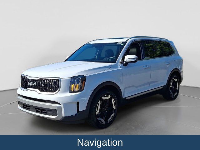 Used 2024 Kia Telluride EX w/ EX Captain's Chair Package FWD image 4