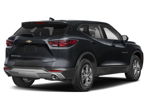 Used 2025 Chevrolet Blazer LT FWD image 2