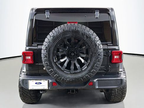 Used 2020 Jeep Wrangler Unlimited Sahara image 10