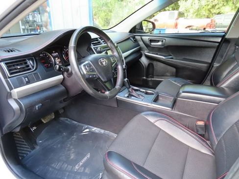 Used 2016 Toyota Camry SE FWD image 17