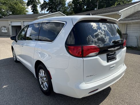 Used 2023 Chrysler Voyager LX FWD image 6
