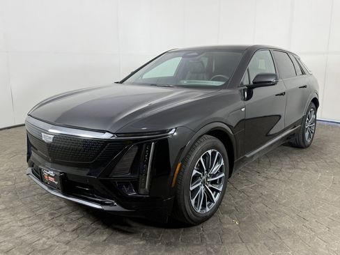 Used 2024 Cadillac Lyriq Sport AWD/4WD image 3