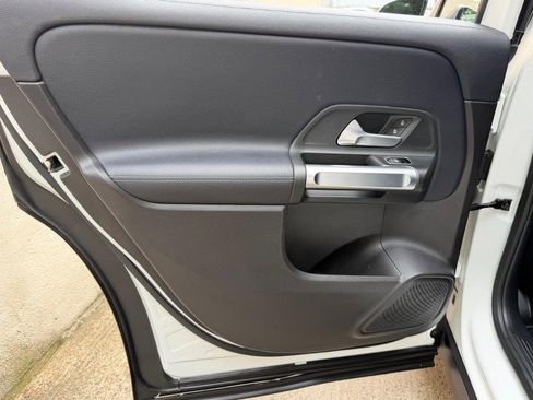 Used 2020 Mercedes-Benz GLB 250 4MATIC image 19