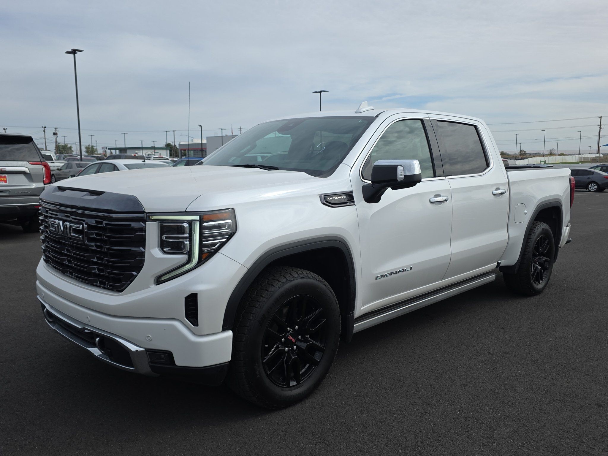 Used 2022 GMC Sierra 1500 Denali Ultimate AWD/4WD image 3