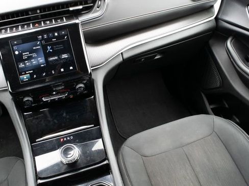 Used 2023 Jeep Grand Cherokee Laredo image 24