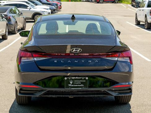 Used 2023 Hyundai Elantra SEL w/ Convenience Package FWD image 6