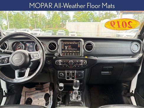 Used 2019 Jeep Wrangler Unlimited Sahara AWD/4WD image 17