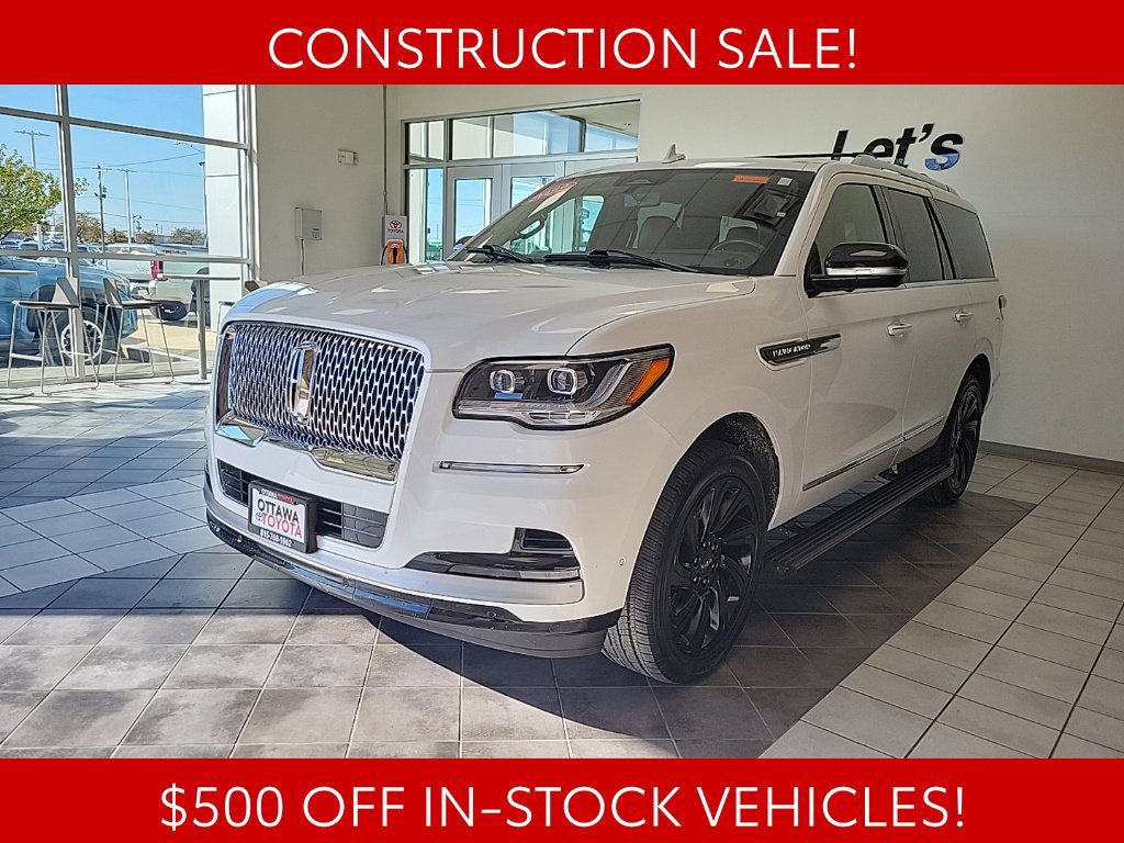 Used 2022 Lincoln Navigator Reserve AWD/4WD image 2