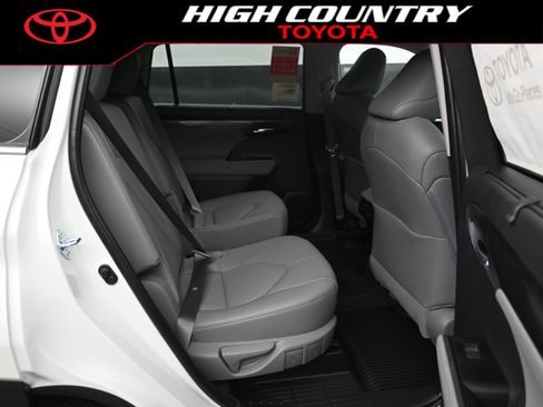 New 2026 Toyota Highlander Limited AWD/4WD image 10
