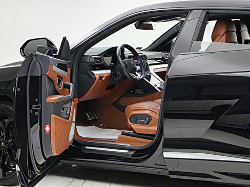 Used 2019 Lamborghini Urus AWD/4WD image 8