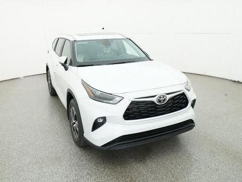 New 2026 Toyota Highlander XLE image 14