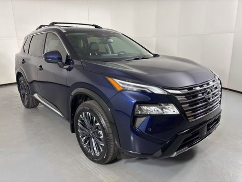 Certified 2025 Nissan Rogue Platinum w/ Platinum Premium Package image 2