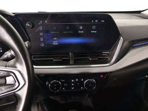 Used 2024 Chevrolet Trax LT w/ LT Convenience Package FWD image 5
