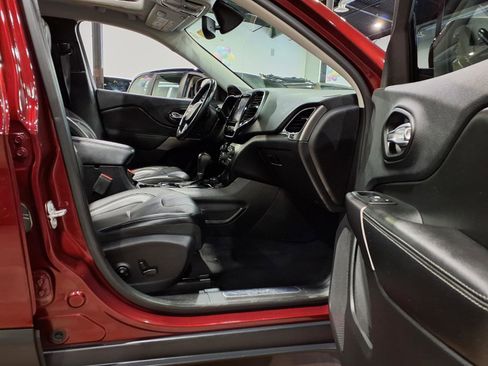 Used 2019 Jeep Cherokee Limited image 18