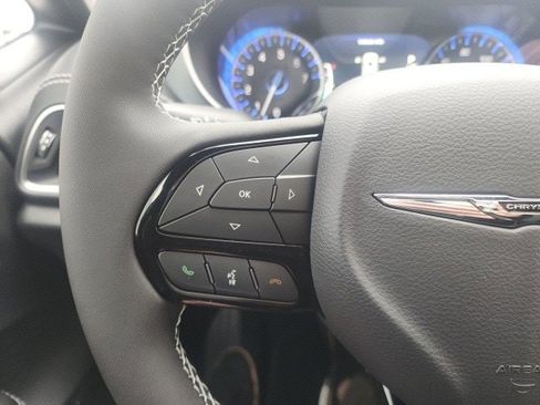 New 2026 Chrysler Pacifica Limited w/ Uconnect Theater Family Group image 12