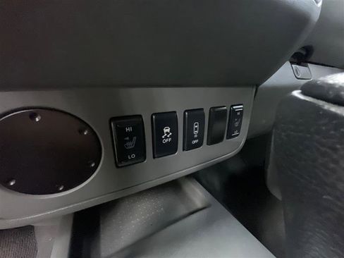 Used 2020 Nissan Frontier SV image 16