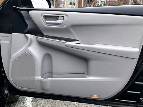 Used 2015 Toyota Camry LE image 22