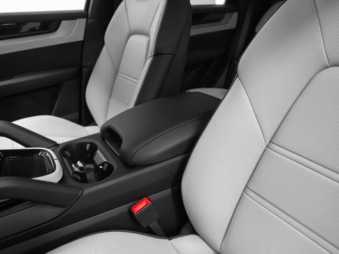 Certified 2026 Porsche Cayenne AWD/4WD image 35